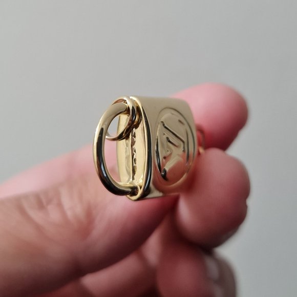 18k gold pendant with unique design - Picture 10 of 16
